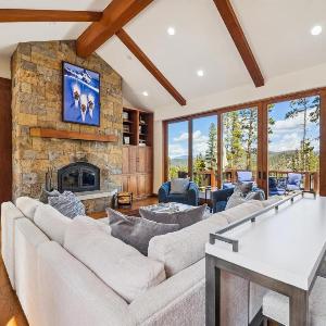Highlands Hideaway Gorgeous Breckenridge Private Home with Private Hot Tub