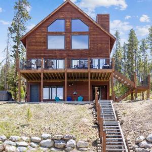 Powder Moose Villa- Breck Home with Hot Tub and Mountain Views