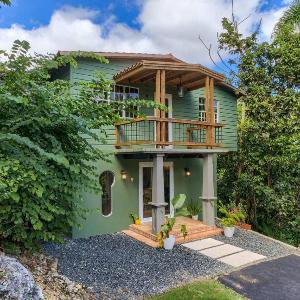 Country House 3 acres of Privacy and Outdoor Space