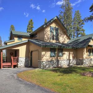 Highwood Hideaway Townhome Peak 8 Location Close to Shuttle and Lifts Hot Tub