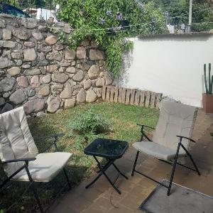 Casa con jardín y vista al cerro en Portezuelo Salta