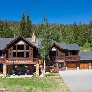 Rounds Retreat Private Breck Home with Hot Tub and Game Room
