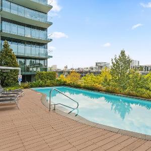 Stylish 1-Bed in CBD w/ Secure Underground Parking
