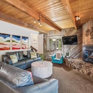SnowAway: Wooded Peak 8 Breckenridge Home with Ski Access