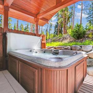 Silver Shekel Retreat Breck Home with Hot Tub and Views