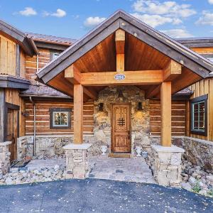 Silver Circle Lodge-5BR Breck Home with Hot Tub and Ski Views