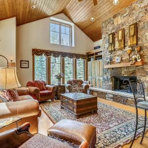 Shock Hill Retreat Excellent Location Breck Townhome with Hot Tub Near Gondola