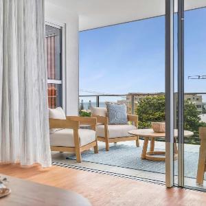 Beachside Bliss - Sea Views & 300m to Kings Beach
