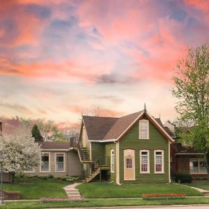 Strawtown Inn & Events