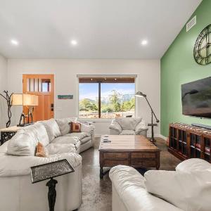 New Build w Epic Views Walk to Chapel Trails