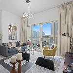 Luxurious 1BR w Sofa Bed Sleeps 4 In Marina View