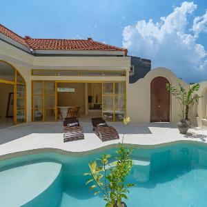 Casa Mara - 2BR Tropical Villa Canggu Walk to Beach & Cafés!