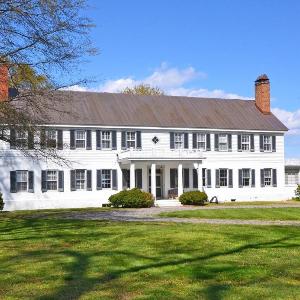 Historic Riverfront Estate 700 Acres Pool Dock & Lakes