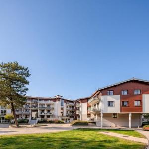 White Pearl Apartament with Two Terraces by OneApartments