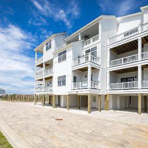 Brand New Luxury Build 2 Min Walk to Beach w Pool