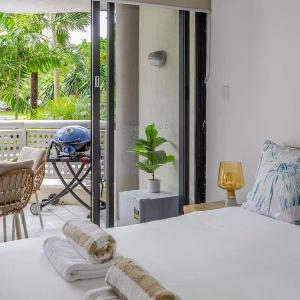 Easy Stay Pool Esplanade Views