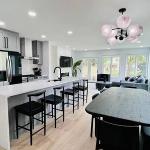 Sunlit 3 Bedroom Home - Elevated Deck and Garage Pittsburgh Pennsylvania