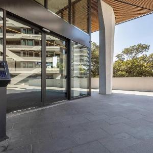 The Parkhouse - Riverside Living with Pool and Sauna