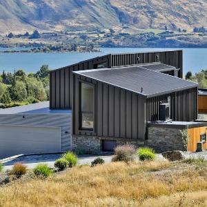 Modern Wanaka Escape with Mezzanine Loft