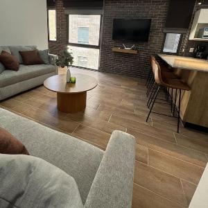 Modern apt in Col Americana