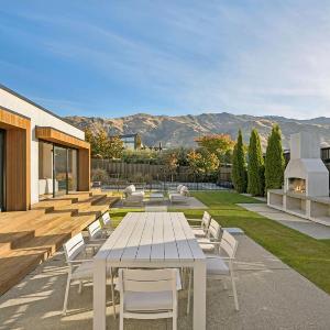 Sapphire Spring Retreat | Swimming Pool Outdoor Fireplace!