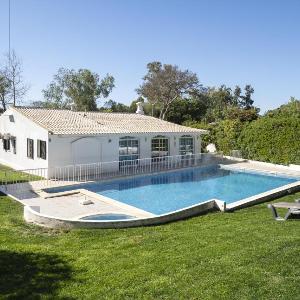 VILA HD heated pool - By HD