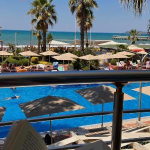 Beachfront Apartment Mali Robit