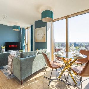 Stylish City Centre 2 Bed with Panoramic Views