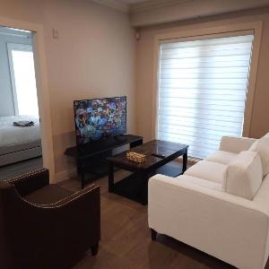 Vancouver Townhouse Getaway Modern two-Bedroom Apartment with Free Parking