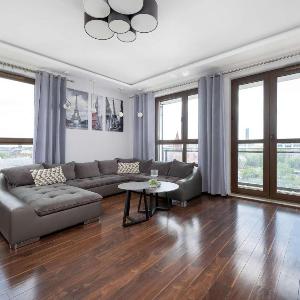 Apartment with a River View Near the Old Town by Renters Prestige