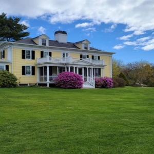 Oceanview Classic Maine Cottage Within 1 Minute Walk To Cape Neddick Beach