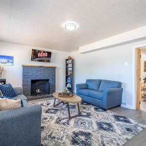 Spacious Pet-Friendly Retreat 4BR Grill 5 Beds