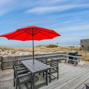 Beachfront Charm in Beautiful East Sandwich
