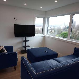 Vancouver Townhouse Getaway Modern 2BR with Balcony