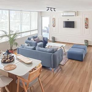 Chic & Cozy Penthouse with Terrace