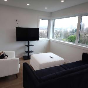 Stylish Vancouver Townhouse 2BR Family-Friendly Comfort