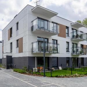 Cozy Apartments with Balcony & Parking in Warsaw by Noclegi Renters