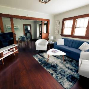 *Charming 2BR~King Bed~Grill*Firepit~9 Min to ISU
