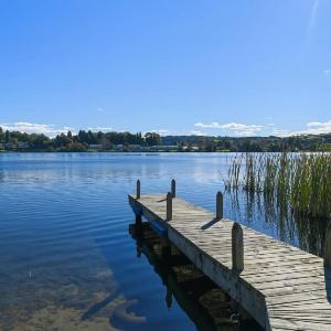 Okawa Bay Waterfront - Absolute Lakefront with Jetty 10min from Hells Gate