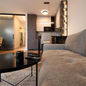 Central 2BR - designer flat - garage - fast wifi