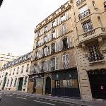 Spacious 4BR Paris Charm in Paris 8 with Netflix