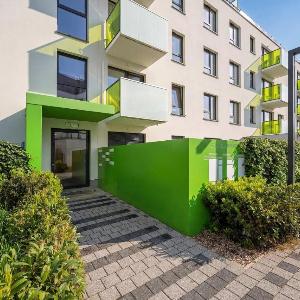 Spacious Apartment in Wrocław with Desk and Parking by Noclegi Renters