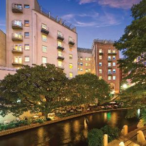 Riverside Suites Resort 2BR Apartment