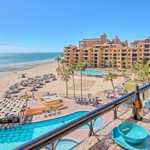 Stunning 5th-Level Condo w Pool Princesa E-504