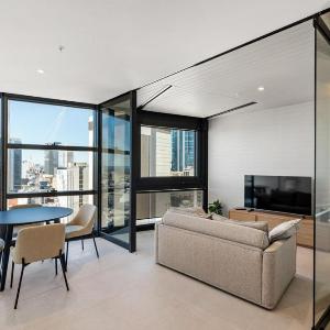 City Sky Nest - Luxe Apartment with City Views