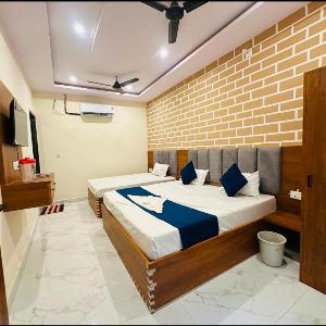 Shri Hit Maya Dham