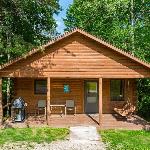 Whispering Pine Cozy Cabin with Hot Tub & Views Logan Ohio