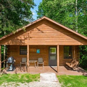Whispering Pine Cozy Cabin with Hot Tub & Views