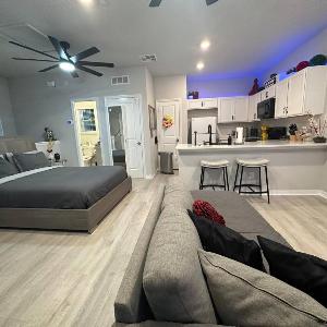 Downtown Orlando Modern Zen Studio Private Hot Tub