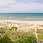 Lake Michigan Cottage w/Private Beach on North Shore Drive - 1 Mile to Downtown South Haven